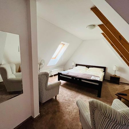 Maria Penzion & Restaurant Trenčín Eksteriør billede