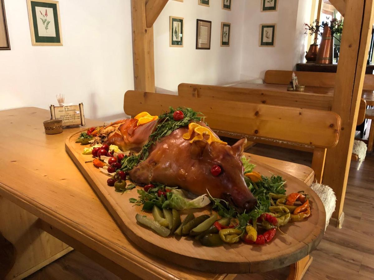 Maria Penzion & Restaurant Trenčín Eksteriør billede